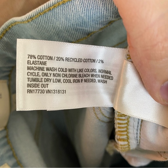 Universal Thread Women's 4 Tall Blue Light Wash Stretch High-Rise Flare Jeans - Picture 11 of 12